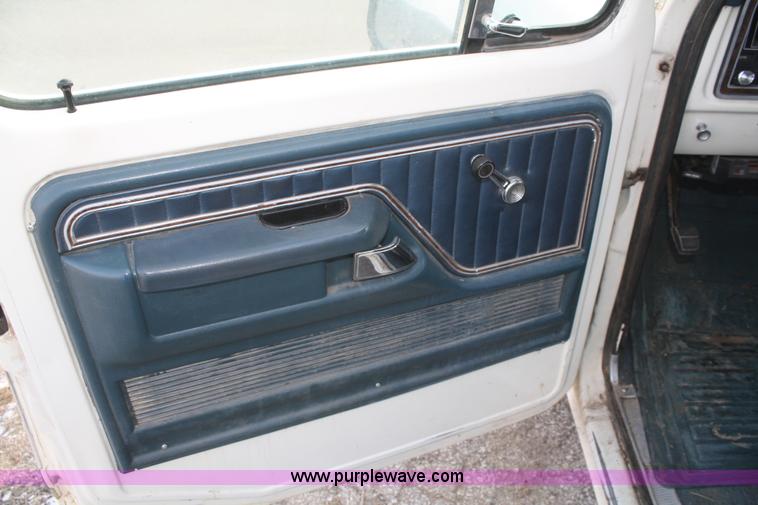 image for item F2839 1977 Ford F250 SuperCab pickup truck