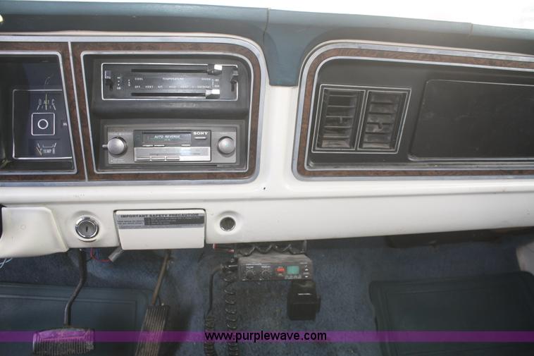 image for item F2839 1977 Ford F250 SuperCab pickup truck