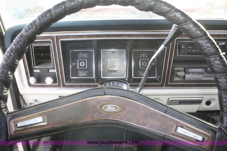 image for item F2839 1977 Ford F250 SuperCab pickup truck