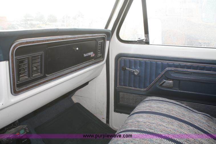 image for item F2839 1977 Ford F250 SuperCab pickup truck