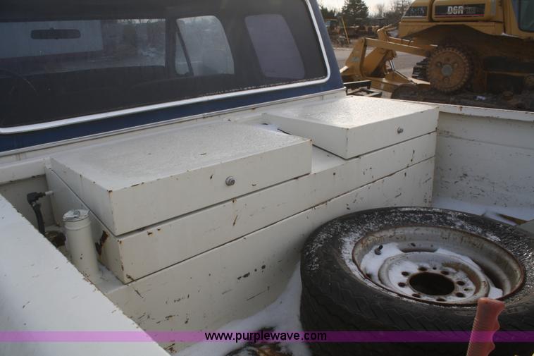 image for item F2839 1977 Ford F250 SuperCab pickup truck