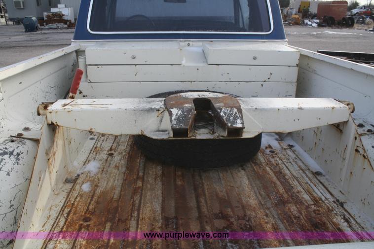 image for item F2839 1977 Ford F250 SuperCab pickup truck