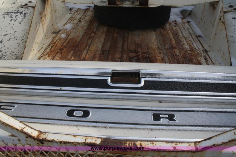 image for item F2839 1977 Ford F250 SuperCab pickup truck