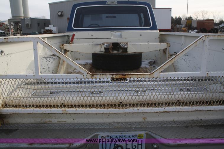 image for item F2839 1977 Ford F250 SuperCab pickup truck