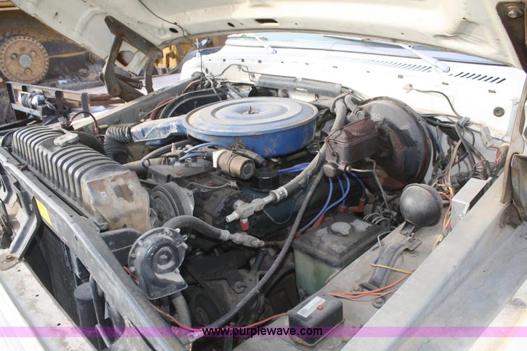 image for item F2839 1977 Ford F250 SuperCab pickup truck