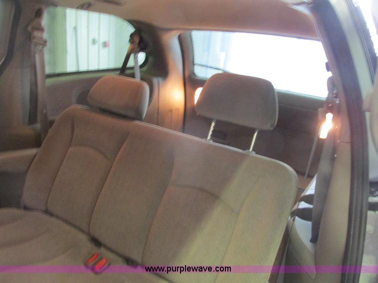image for item F4268 2001 Dodge Grand Caravan Sport van
