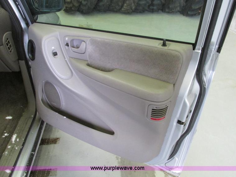 image for item F4268 2001 Dodge Grand Caravan Sport van
