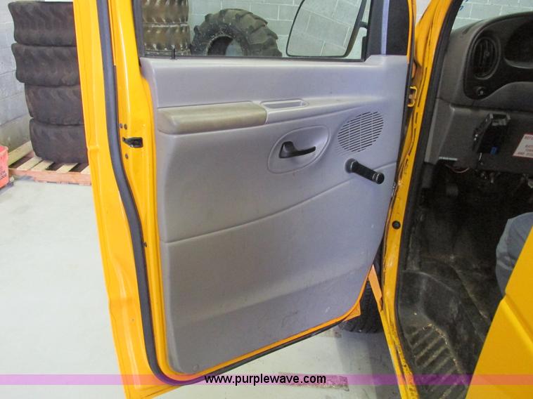 image for item F4269 1999 Ford Econoline E350 XL Super Duty van