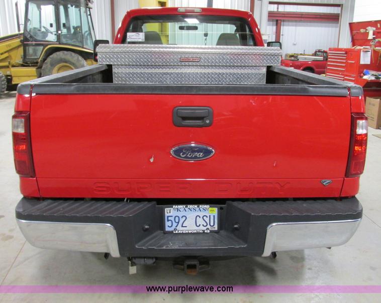 image for item F4272 2008 Ford F250 XLT Super Duty pickup truck