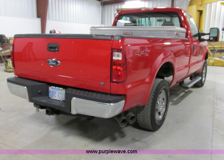 image for item F4272 2008 Ford F250 XLT Super Duty pickup truck