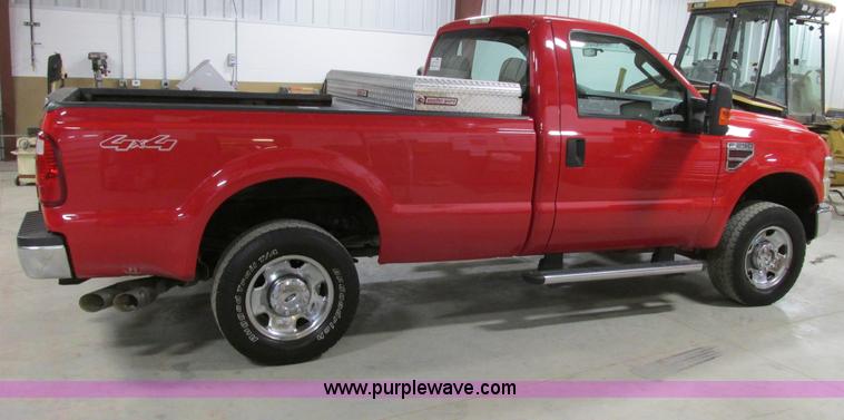image for item F4272 2008 Ford F250 XLT Super Duty pickup truck