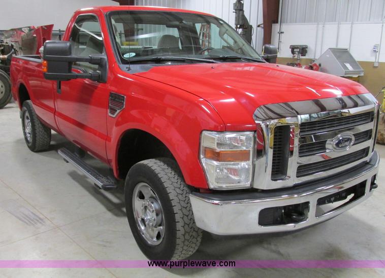 image for item F4272 2008 Ford F250 XLT Super Duty pickup truck