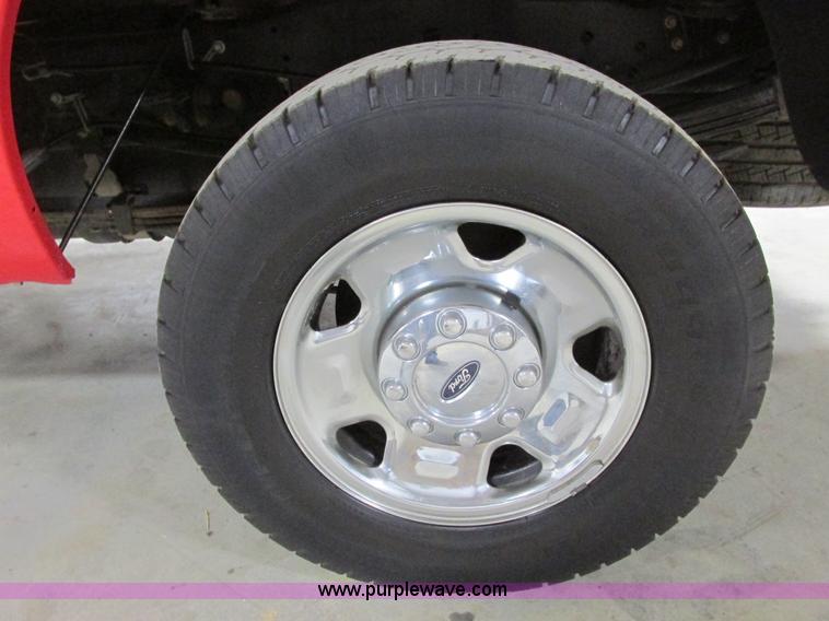 image for item F4272 2008 Ford F250 XLT Super Duty pickup truck