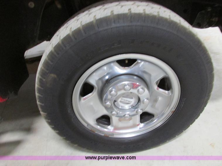 image for item F4272 2008 Ford F250 XLT Super Duty pickup truck