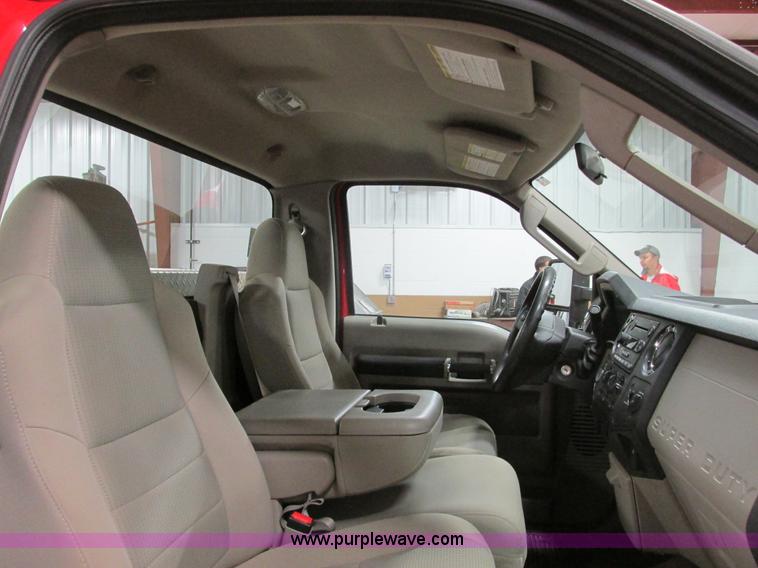 image for item F4272 2008 Ford F250 XLT Super Duty pickup truck