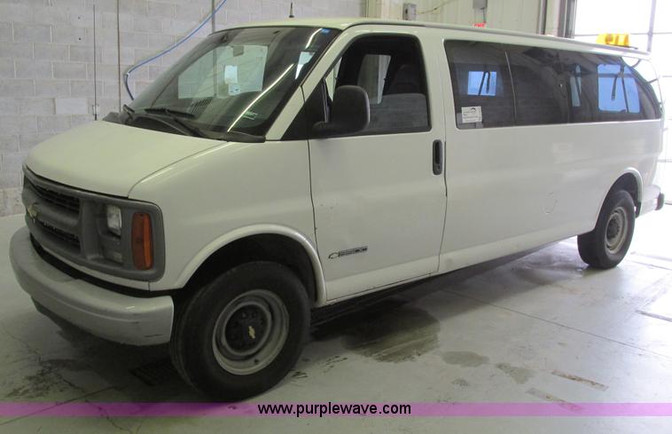 image for item F4276 2002 Chevrolet Express 3500 van
