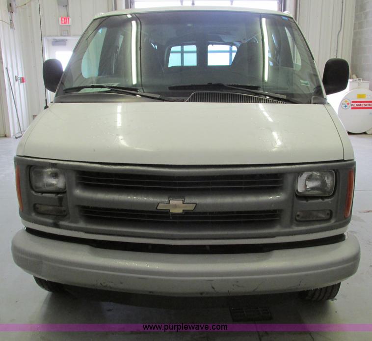image for item F4276 2002 Chevrolet Express 3500 van
