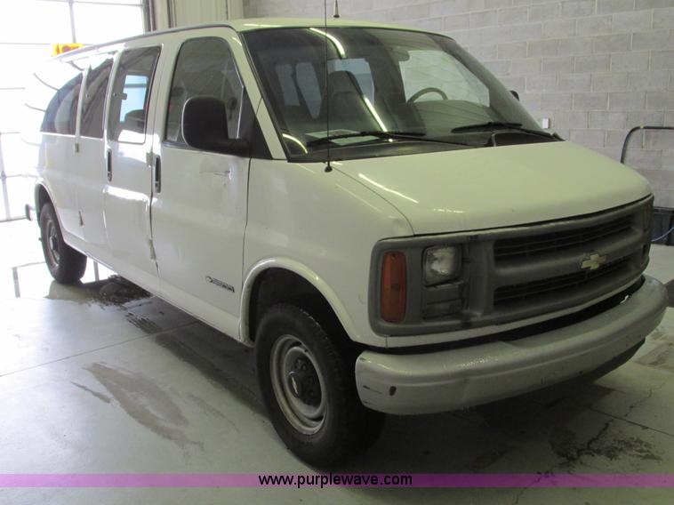 image for item F4276 2002 Chevrolet Express 3500 van