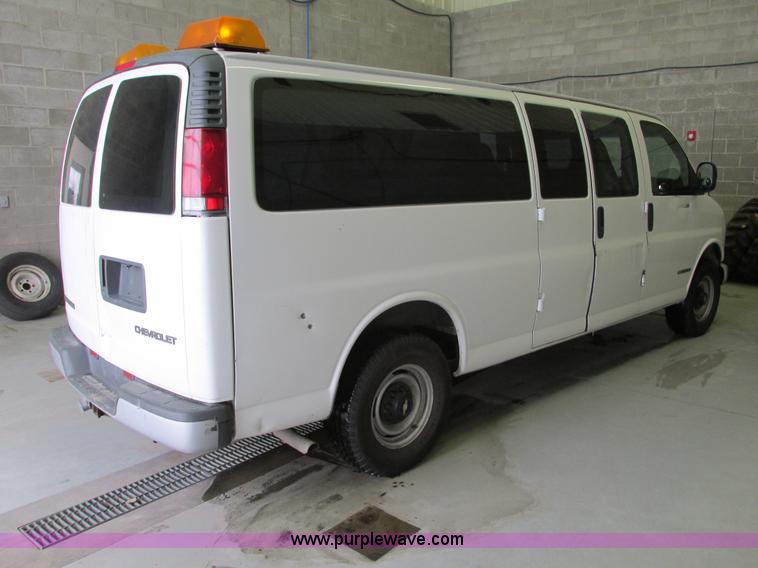 image for item F4276 2002 Chevrolet Express 3500 van