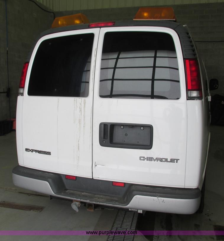 image for item F4276 2002 Chevrolet Express 3500 van