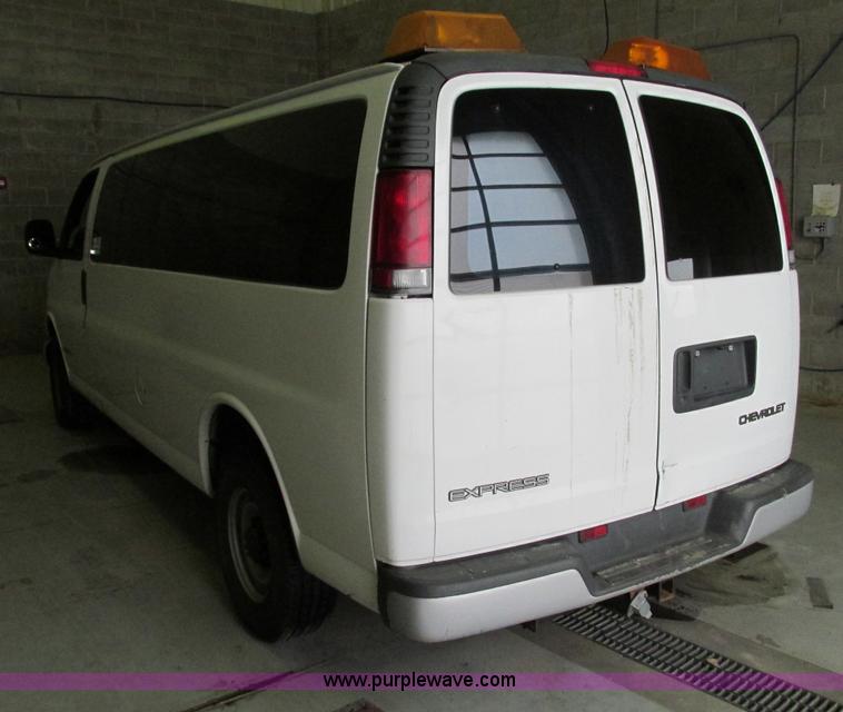 image for item F4276 2002 Chevrolet Express 3500 van
