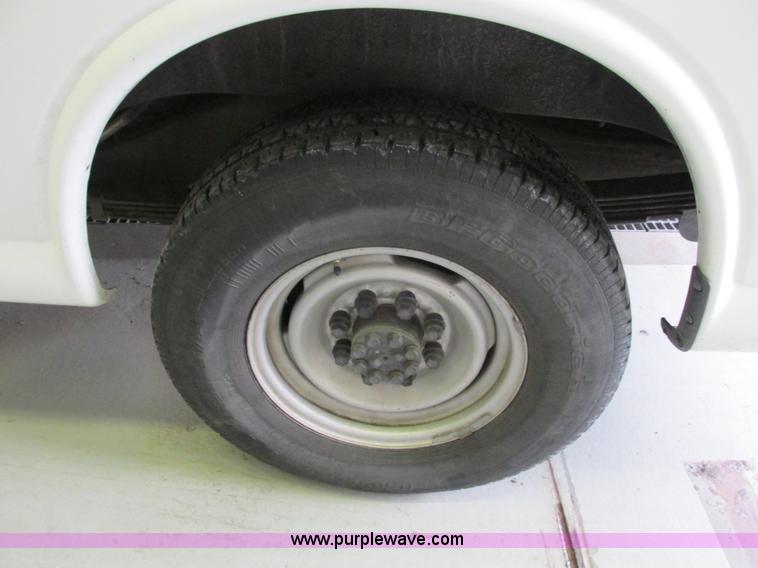 image for item F4276 2002 Chevrolet Express 3500 van