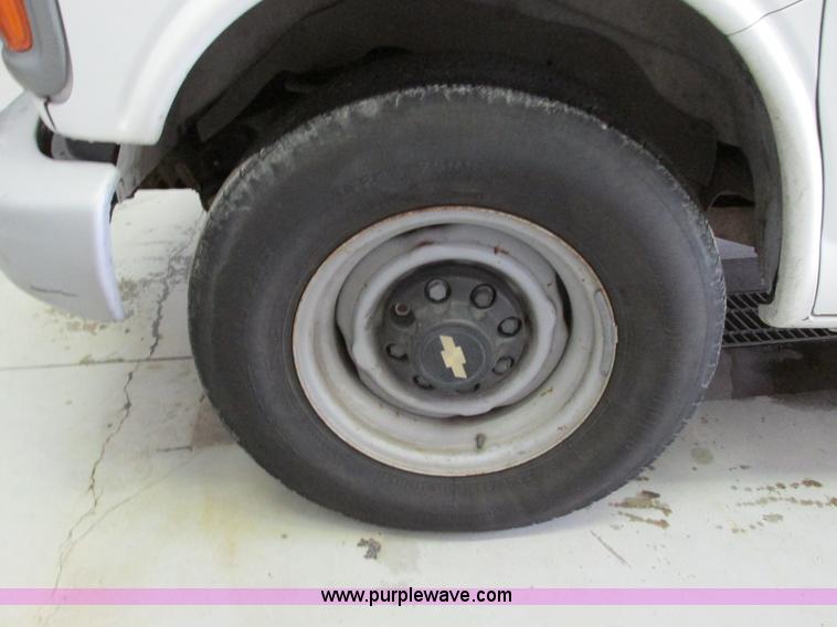 image for item F4276 2002 Chevrolet Express 3500 van