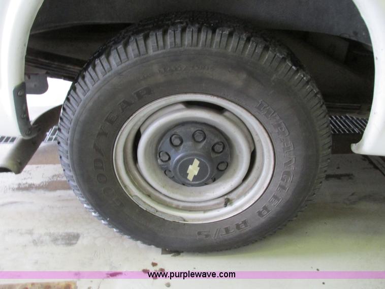 image for item F4276 2002 Chevrolet Express 3500 van