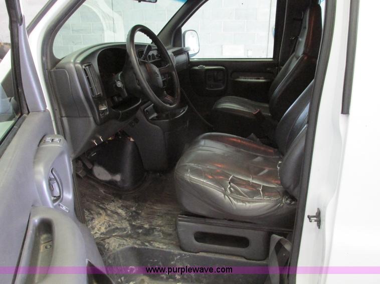 image for item F4276 2002 Chevrolet Express 3500 van