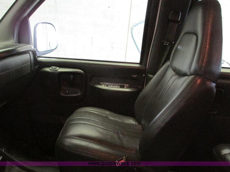 image for item F4276 2002 Chevrolet Express 3500 van