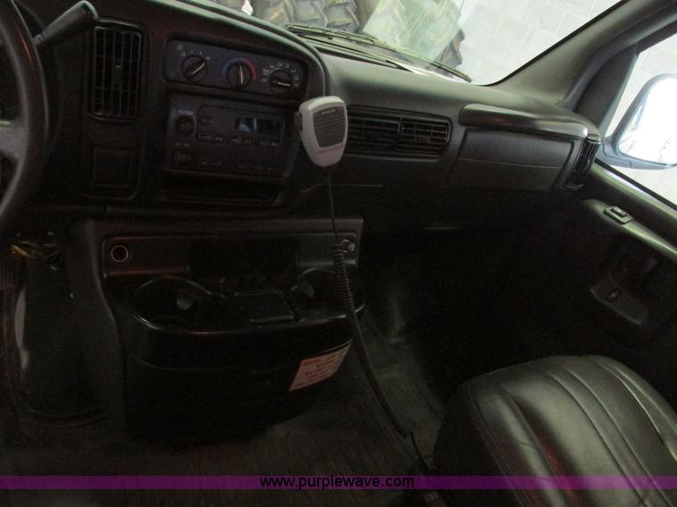 image for item F4276 2002 Chevrolet Express 3500 van