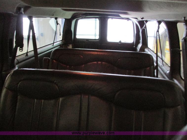 image for item F4276 2002 Chevrolet Express 3500 van