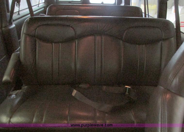 image for item F4276 2002 Chevrolet Express 3500 van