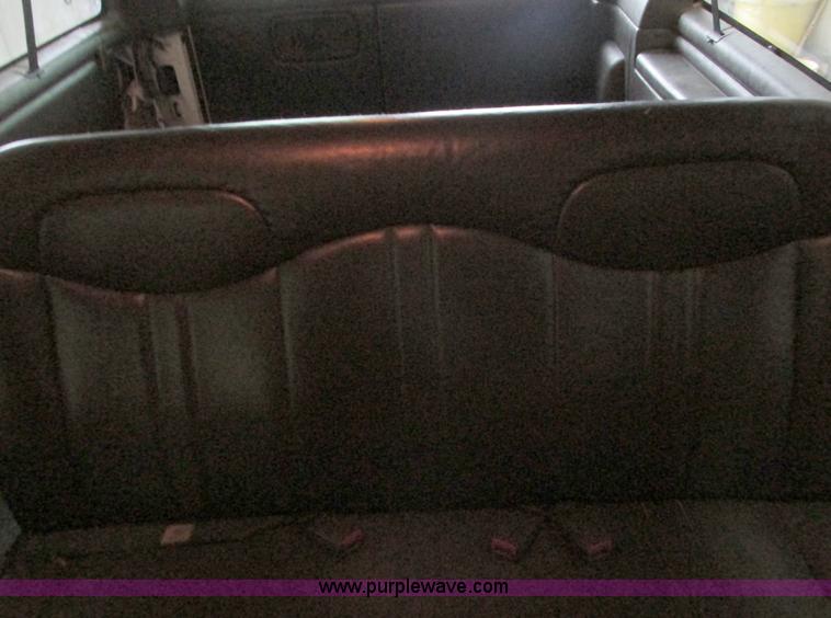 image for item F4276 2002 Chevrolet Express 3500 van