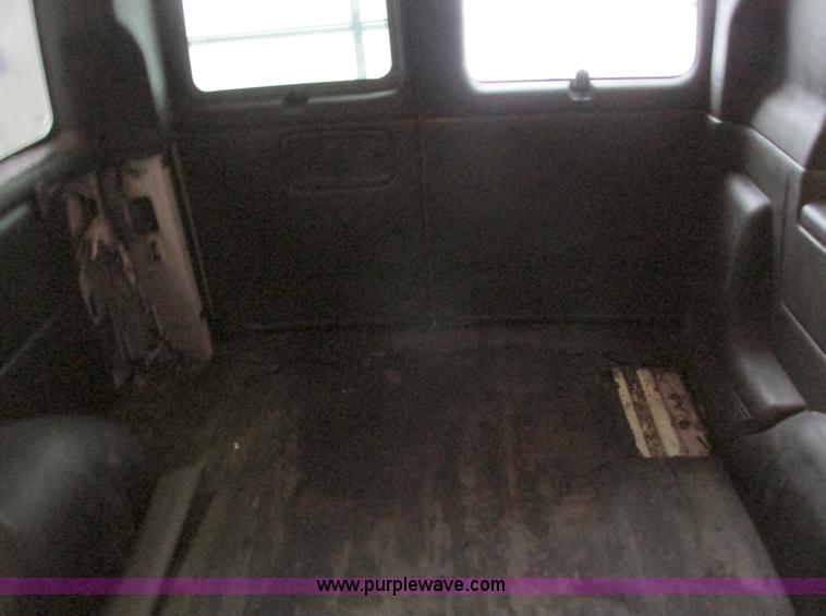 image for item F4276 2002 Chevrolet Express 3500 van