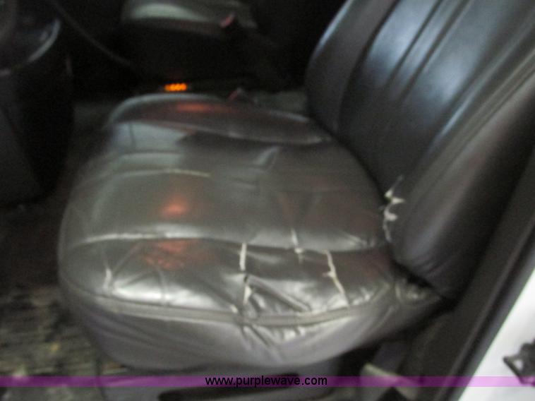 image for item F4276 2002 Chevrolet Express 3500 van