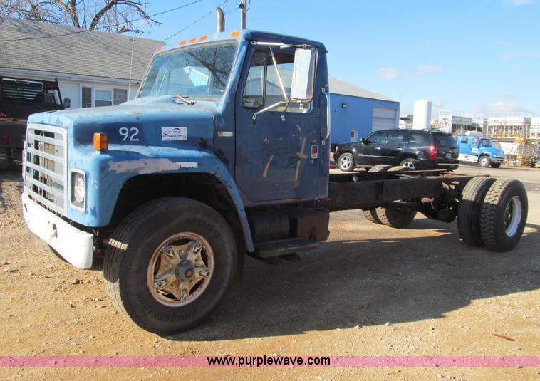 image for item F4688 1983 International S1954 truck cab and chassis