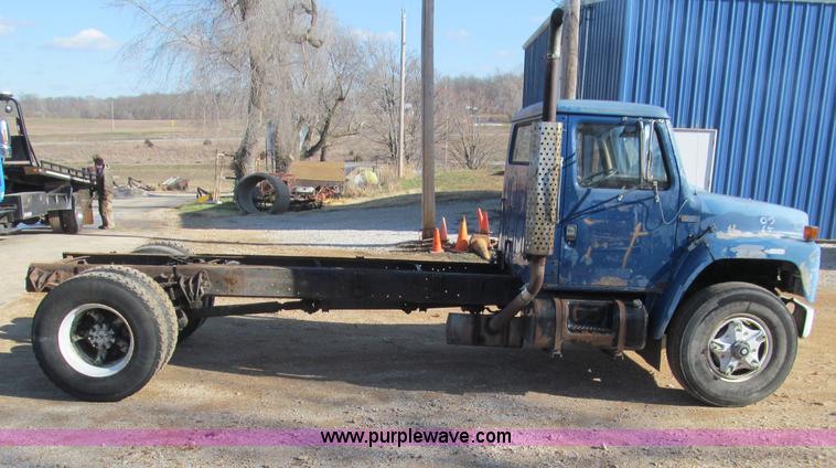 image for item F4688 1983 International S1954 truck cab and chassis