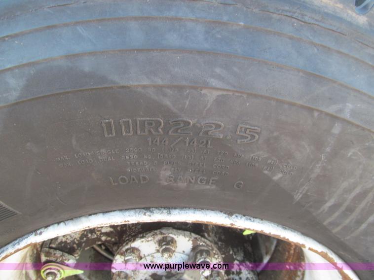 image for item F4688 1983 International S1954 truck cab and chassis