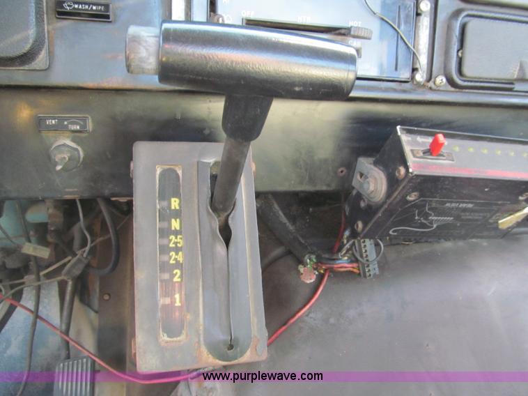 image for item F4688 1983 International S1954 truck cab and chassis