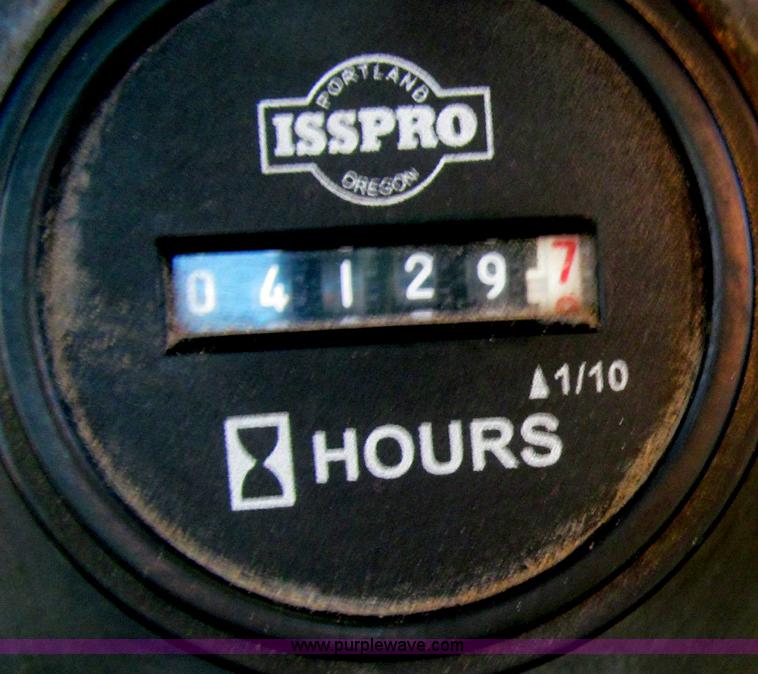 image for item F4688 1983 International S1954 truck cab and chassis