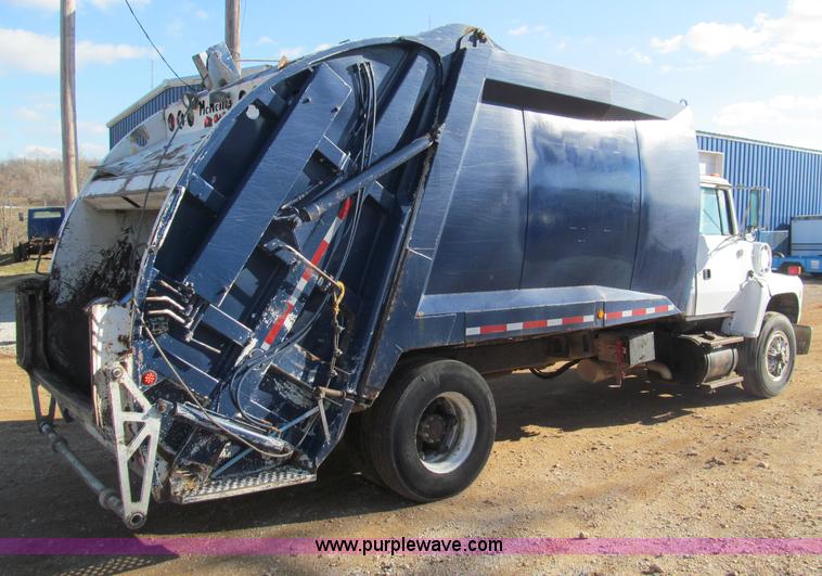 image for item F4689 1993 Ford L8000 refuse truck