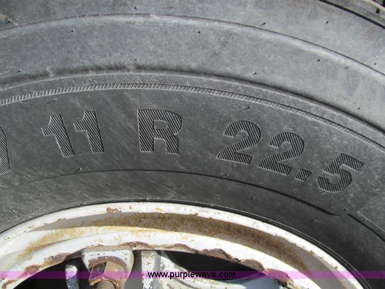 image for item F4689 1993 Ford L8000 refuse truck