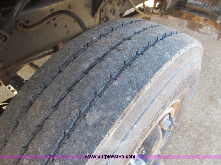 image for item F4689 1993 Ford L8000 refuse truck