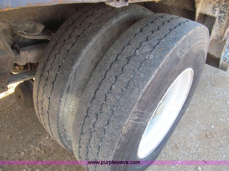 image for item F4689 1993 Ford L8000 refuse truck