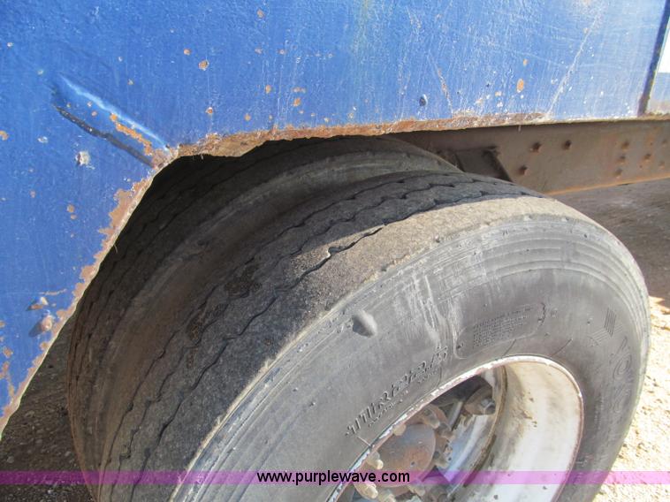 image for item F4689 1993 Ford L8000 refuse truck