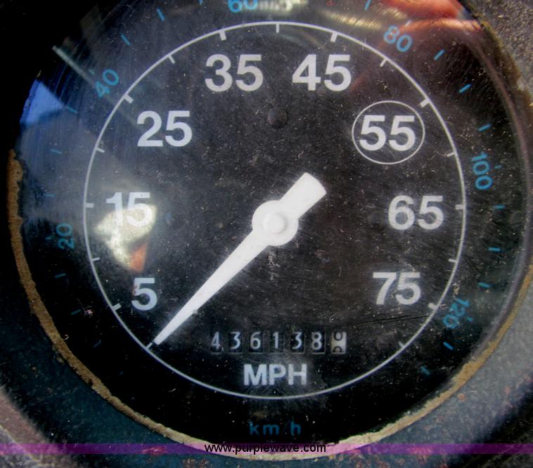 image for item F4689 1993 Ford L8000 refuse truck