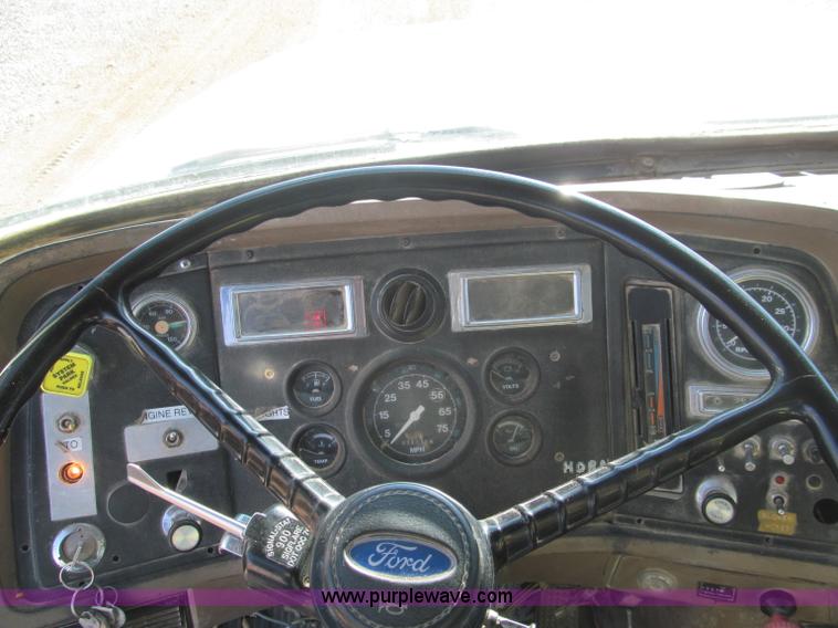 image for item F4689 1993 Ford L8000 refuse truck