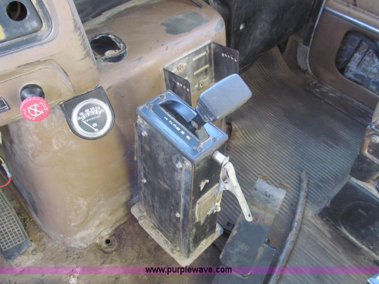 image for item F4689 1993 Ford L8000 refuse truck