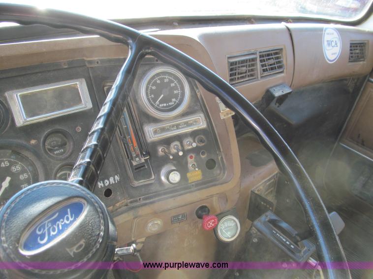 image for item F4689 1993 Ford L8000 refuse truck